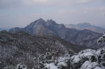 Private Hiking tour to Bukhansan Peak(Baegundae: 836.5m) with Mountain Expert