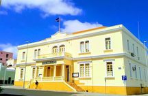 Praia: Guided Historic Walking Tour & Lunch with Locals 
