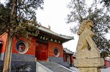 Zhengzhou Private Tour to Shaolin Temple including Kungfu Lesson and Activities