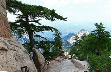 Private Day Tour: Mountain Huashan with Local Food