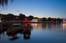 Beijing Hutong Night Tour with Yunnan Style Dinner and Chartered Boat Ride at Houhai Lake
