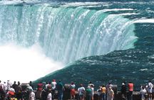 Luxury Niagara Falls Day Trip from Toronto with Cruise and Lunch