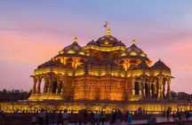 New Delhi: Akshardham temple with musical light and fountain Show