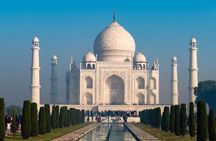 Private Day Trip to Taj Mahal by Car from Delhi