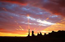 3.0 Hours of Monument Valley's Sunrise or Sunset 4×4 Tour