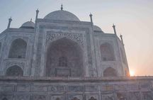 From Delhi: Private Sunrise tour of Taj Mahal & Agra Fort