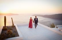 Personal Travel and Vacation Photographer Tour in Santorini