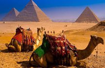 Tour to the Pyramids, Egyptian Museum and Local Bazaar from Cairo