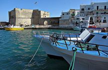 Walking tour in the wonderful Monopoli: Nice cosy Italian old town