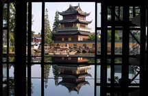 Private Zhujiajiao Ancient Town and Harmony Garden Day Tour with Gondola Ride