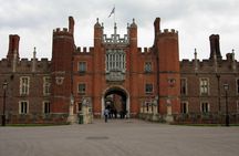 Private Full Day tour of Windsor castle and Hampton court palace from London