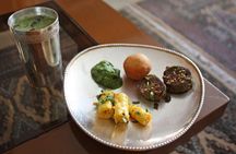 Private Mumbai Home Vegetarian Cooking Class with Crawford Market Visit and Lunch