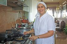 Private Mumbai Home Cooking Lesson and Grant Road Market Tour