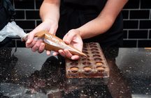 Molded Bonbons Chocolate making class in Paris (collective)