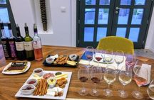 Private Santorini History and Wine Tasting 5-Hour Tour