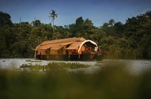 Private Overnight Alleppey Houseboat Cruise from Kochi