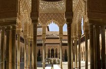 Alhambra Private/Small Group Tour & Nasrid Palaces Skip the Line