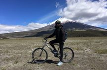 2-Day Cotopaxi National Park and Quilotoa Lagoon: Biking and Hiking