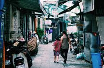 Private Street Food Tour by Motorbike/Car with Local Students