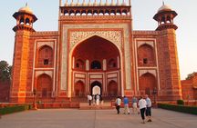From Delhi: 2-Day Taj Mahal Sunrise Tour with Fatehpur Sikri