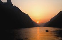 Yangtze River Cruise from Yichang to Chongqing Upstream in 5 Days 4 Nights