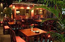 Private Tour: Tiananmen Area Night Walk with Lao She Teahouse Show