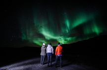 Northern Lights Minibus Tour with Hot Cocoa, Blankets & Photos