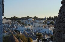 Private guided tour in Alberobello with free tasting: discovering the trulli