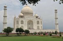Taj Mahal Day Trip with Fatehpur Sikri From Delhi 