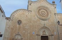 Private guided tour in Ostuni: exploring the panoramic historical centre