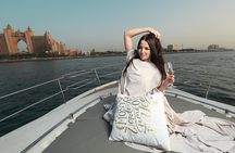 Luxury Yacht Tour Around Palm Island 