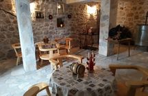 Private tour: Homemade food and wine tasting at my family home