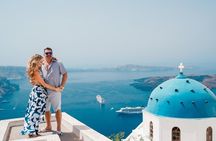 Tour Santorini with a professional photographer