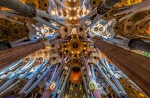 Sagrada Familia & Montserrat Small Group Tour with Hotel pick-up