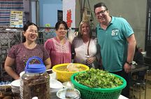 Evening Walking Food Tour, folk game and lantern boat