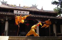 Zhengzhou Private Tour to Shaolin Temple including Kungfu Lesson and Activities
