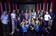 Private Bollywood with Slum Tour Inclusive of Guide and Transport 