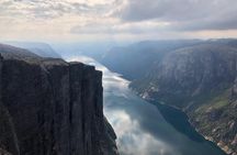 Guided hike to Kjerag and Kjeragbolten