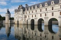 Loire Valley Castles Guided Day Trip from Paris in minivan