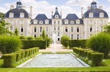 Loire Valley Castles Guided Day Trip from Paris in minivan