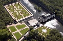 Loire Valley Castles Guided Day Trip from Paris in minivan