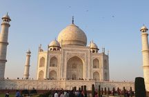 All Inclusive Taj Mahal tour by Gatiman train from Delhi