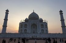 All Inclusive Taj Mahal tour by Gatiman train from Delhi
