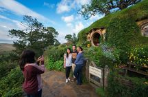 Small-Group Hobbiton Tour from Auckland with Party Marquee Lunch
