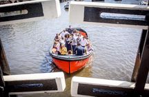 Amsterdam Private Boat Trip With Skipper, Burger and Beers