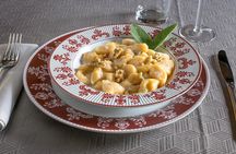 Dining experience at a local's home in Bergamo with show cooking