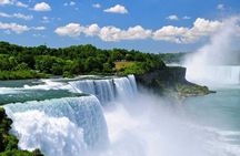 Day-Trip from Toronto to Niagara Falls with skip-the-line boat