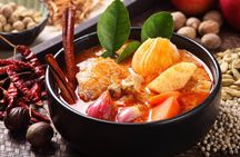 Evening Thai Dinner and Huangpu River Cruise in Shanghai