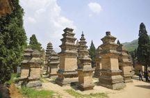 Zhengzhou Private Tour to Shaolin Temple including Kungfu Lesson and Activities