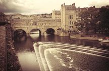 Private Day Tour to Stonehenge, Bath and The Cotswolds